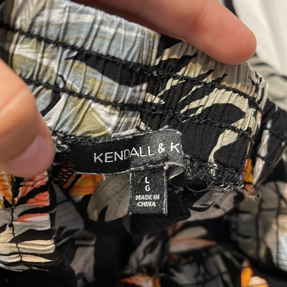 Kendall and Kylie Floral Shorts - Picture 4 of 4